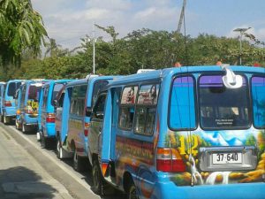 Tranportasi umum akan kembali beroperasi setelah pemerintah mencabut larangan konfinamentu domisiliáriu