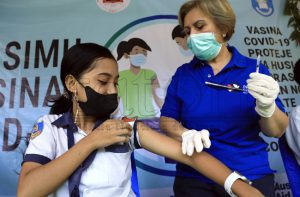 Kemenkes luncurkan kampanye vaksinasi Pfizer Covid-19 di sekolah