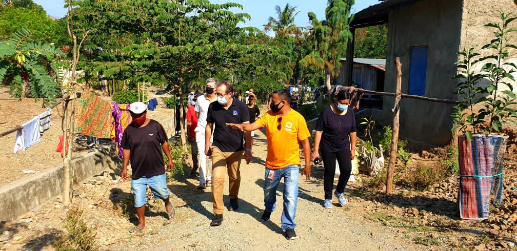 Dubes UE dan Care International kunjungi korban banjir di Manleuana
