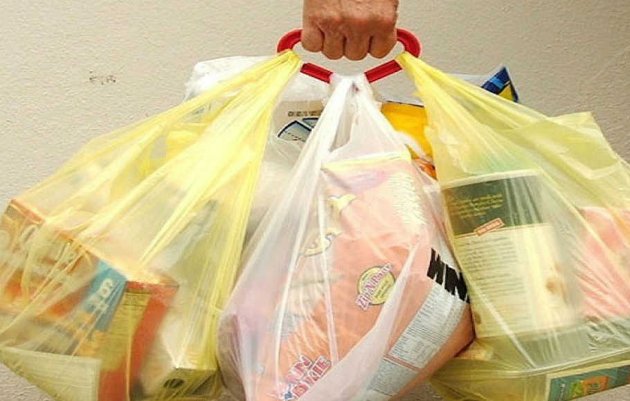 Pemerintah belum maksimal hentikan penjualan kantong plastik