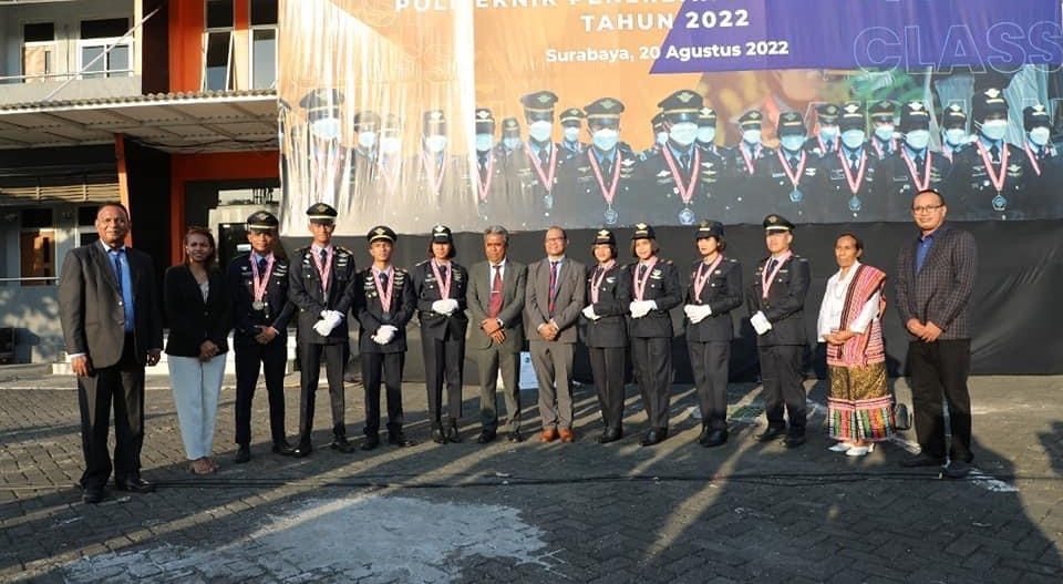 Enam mahasiwa Timor-Leste penerima beasiswa penerbangan lulus di Poltekban Indonesia