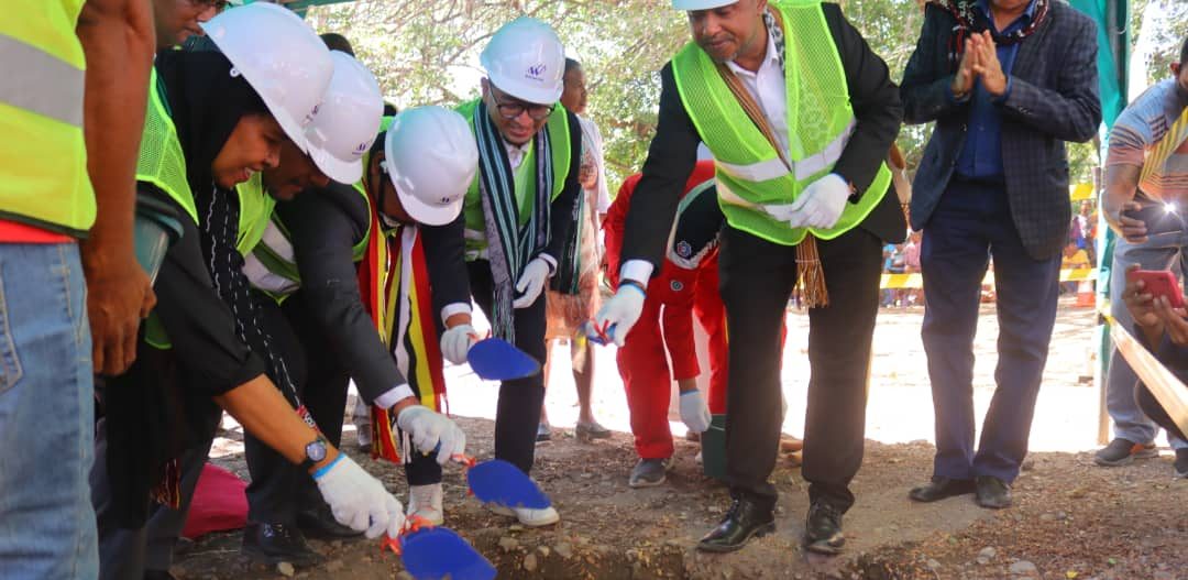Peletakan batu pertama proyek jalan nasional Pante Makasar – Nítibe dilakukan