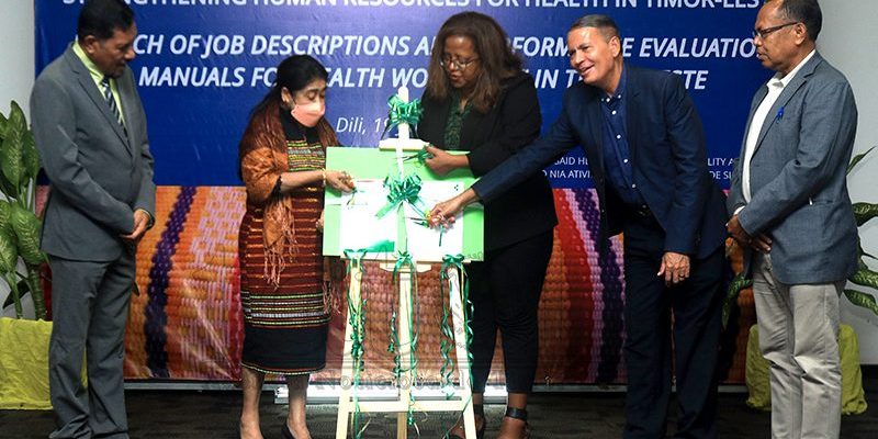 USAID dukung Kemenkes luncurkan buku Manual Tenaga Kesehatan yang baru  