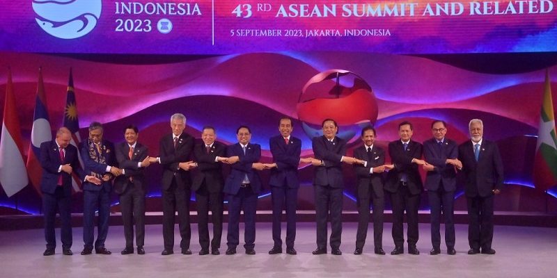 Buka KTT Ke-43 ASEAN, Jokowi: Indonesia senang sambut keluarga besar ASEAN