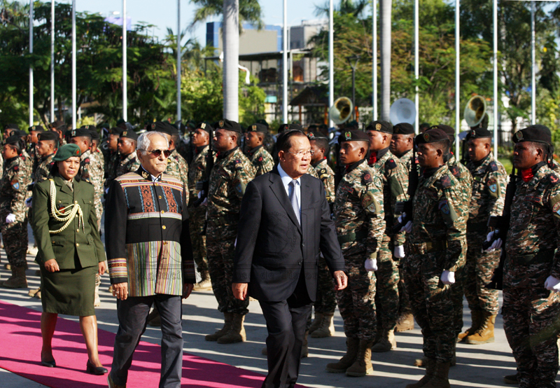 Presiden Senat Kerajaan Kamboja tiba di Istana Negara disambut dengan Parade Militer