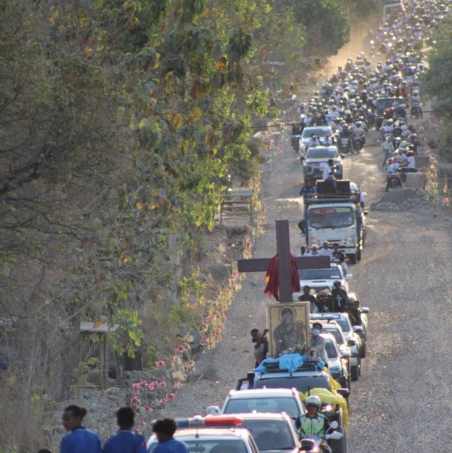Keuskupan Maliana sambut Salib OMK Sedunia dengan upacara budaya yang meriah
