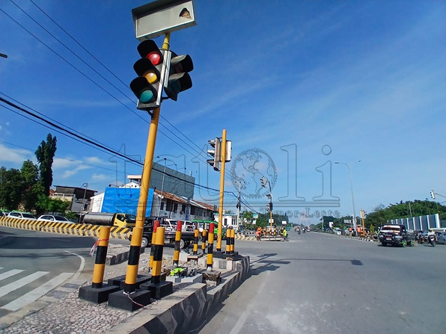 Pemasangan tiang lampu lalu lintas modern di Dili capai 97%
