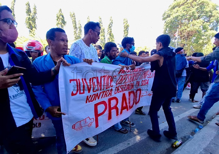 EUTL lakukan aksi demo tuntut pembatalan pembelian mobil untuk anggota PN