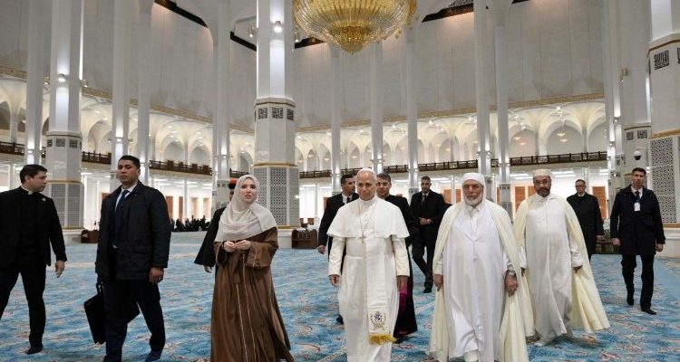 Paus Leo XIV kunjungi Masjid Agung Algiers, tekankan dialog dan saling menghormati