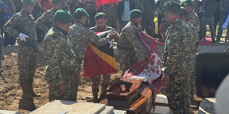Otelio Ote dimakamkan di Taman Makam Pahlawan Metinaro