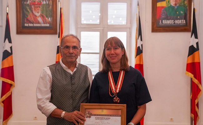 Direktur ADB Stefania Dina dianugerahi penghargaan ‘Colar Ordem Timor-Leste’  
