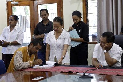 MOP sahkan kontrak rehabilitasi jalan pedesaan kotamadya Viqueque dan Manufahi