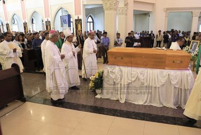 Ribuan umat antar kepergian Pastor João Felgueiras dalam Misa Requiem