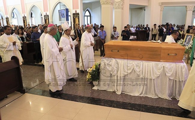 Ribuan umat antar kepergian Pastor João Felgueiras dalam Misa Requiem