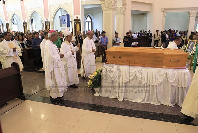 Ribuan umat antar kepergian Pastor João Felgueiras dalam Misa Requiem