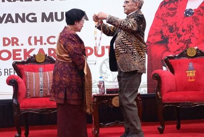 Megawati terharu saat menerima penghargaan Grande Colar Ordem de Timor-Leste